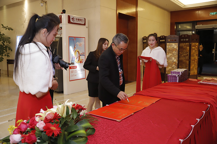 午夜免费视频材料年會01