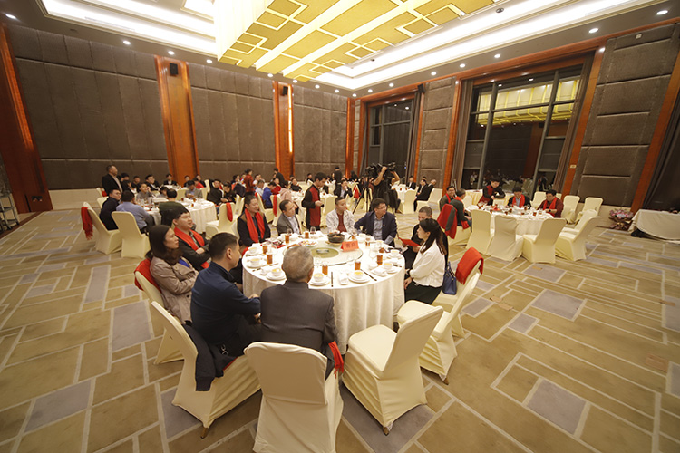 午夜免费视频材（cái）料年會02