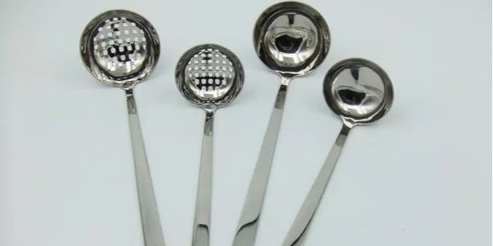 關於不鏽鋼零（líng）部（bù）件焊接氧化後的（de）焊點清（qīng）洗劑應用