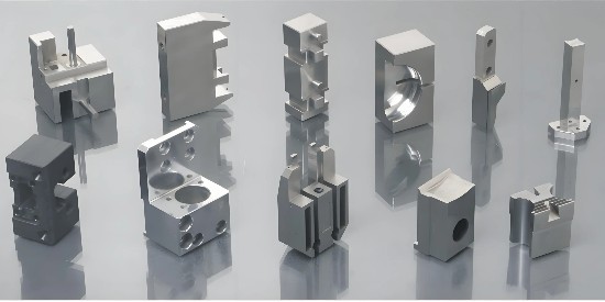 選擇使（shǐ）用超聲（shēng）波油汙清洗劑的三大特點（diǎn）