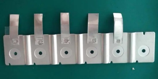 鋰（lǐ）電池極耳清洗劑去除油汙和氧化膜的作用和重要性