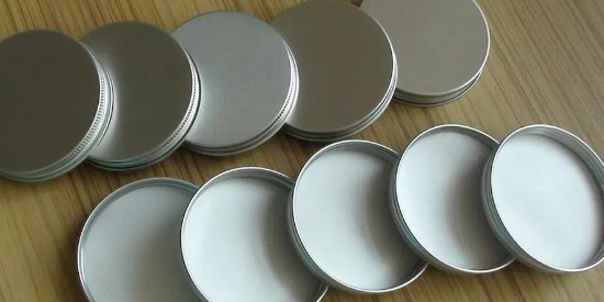 金屬件（jiàn）蠟垢使用拋光蠟（là）清洗（xǐ）劑的具體步驟