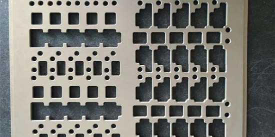 關於smt行業中水基鋼網清洗劑的（de）重要性（xìng）