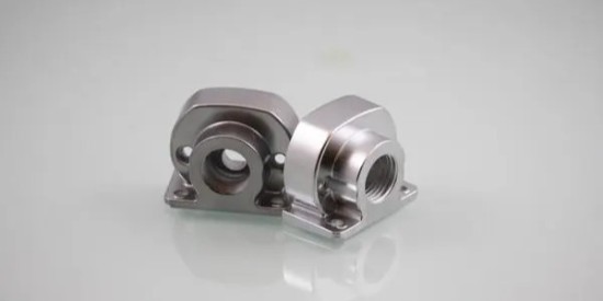 去除高光鏡麵（miàn）鋁合金髒（zāng）汙就選研磨液清洗劑