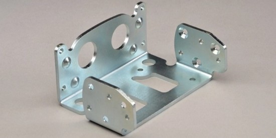 鈑金零件表麵處理過（guò）程中如何選擇清洗劑