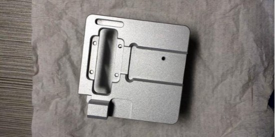 選擇合適的鋁合金砂麵劑快速改善表麵粗糙度