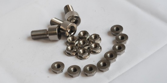 關於（yú）鈦清洗（xǐ）劑（jì）搭配超聲波（bō）清洗方式的特性